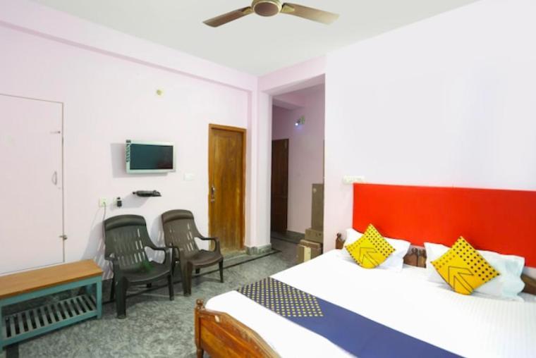 Hotel Alaka Puri Kültér fotó