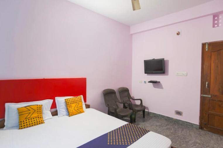 Hotel Alaka Puri Kültér fotó